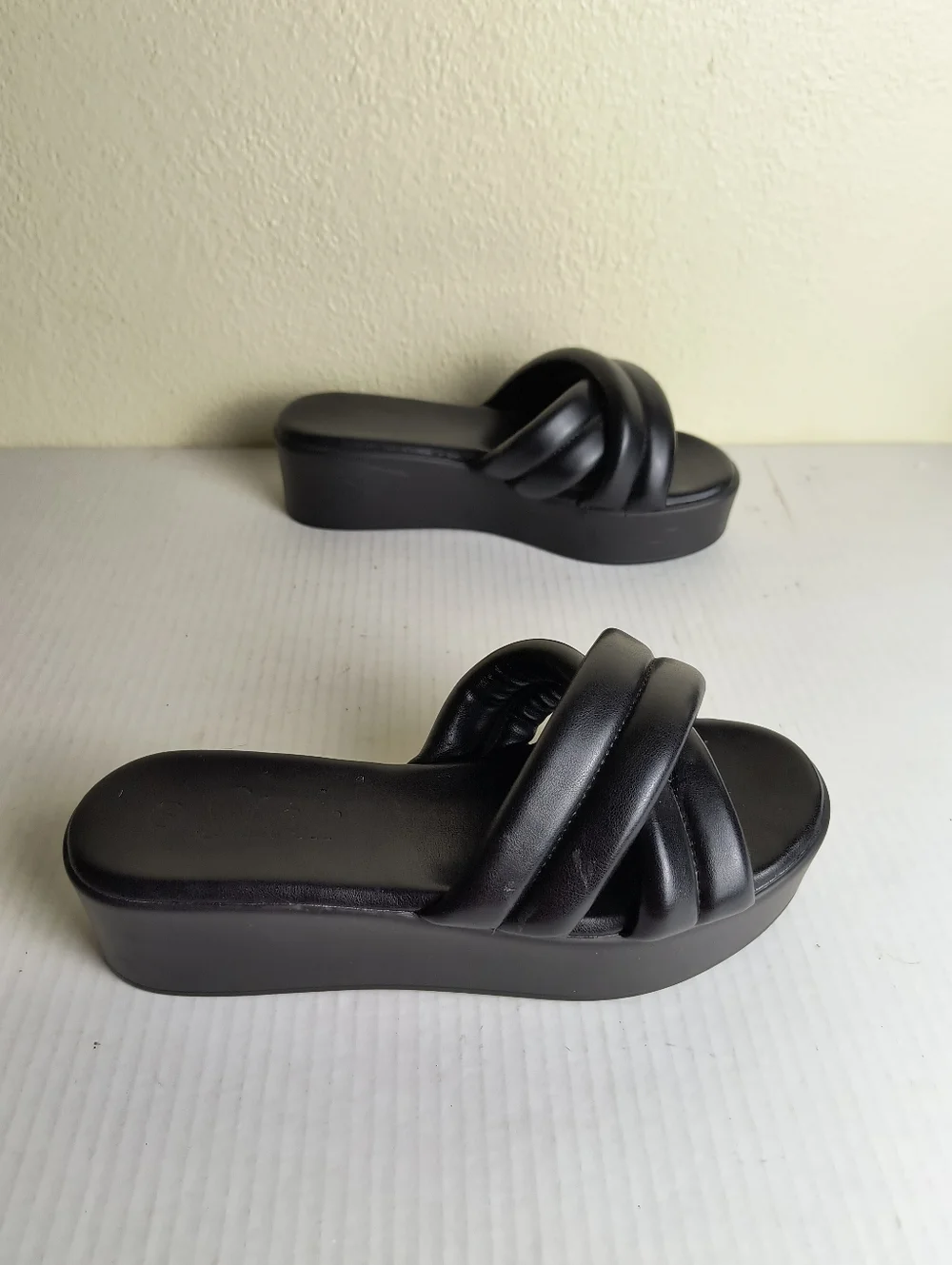 Slides Sandals 7 Black Platform